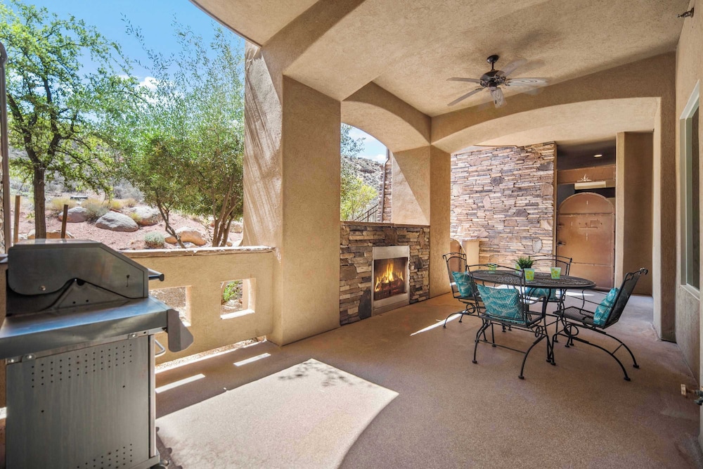 Pool & Sunshine Retreat - Resort-style Amenities
