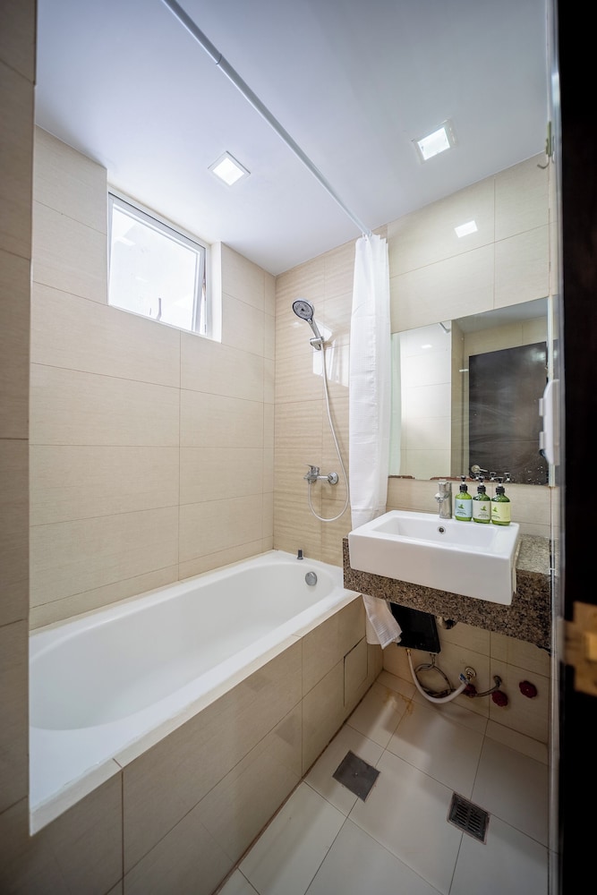 One Pacific Residence view 4