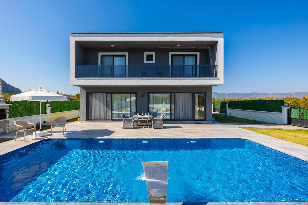 Villa Grand Yasar 4 With 4 Bedrooms and 4 Bathrooms