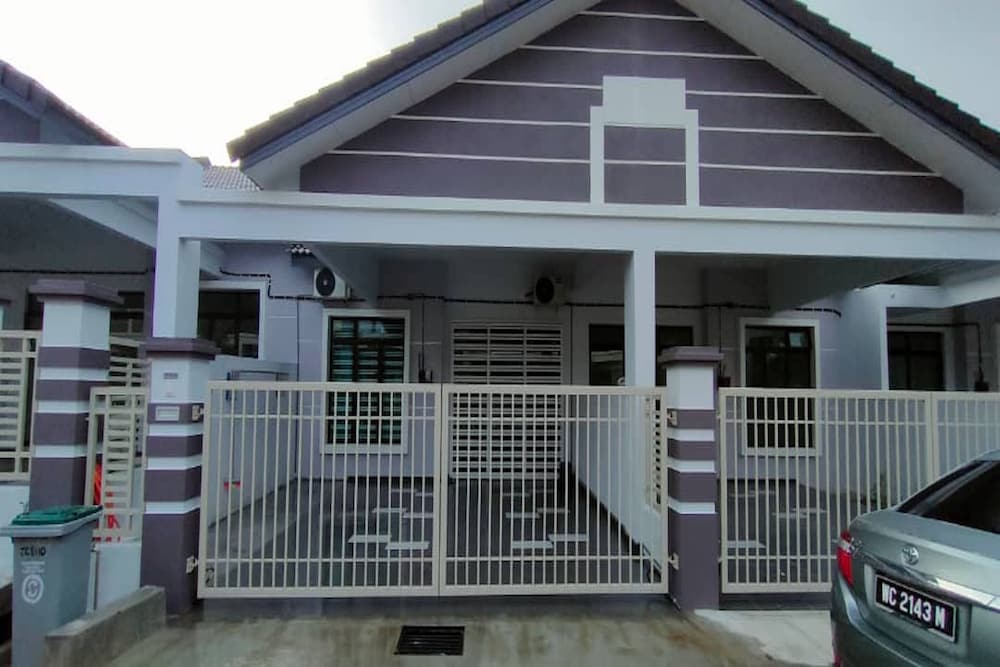 OYO Homes 90611 Homestay D'emas photo 1