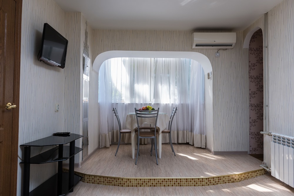Cozy three bedroom apartment on Lenina