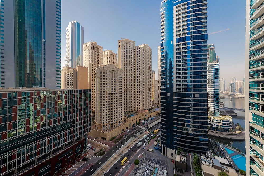 Handsome 1BR in Bay Central Tower