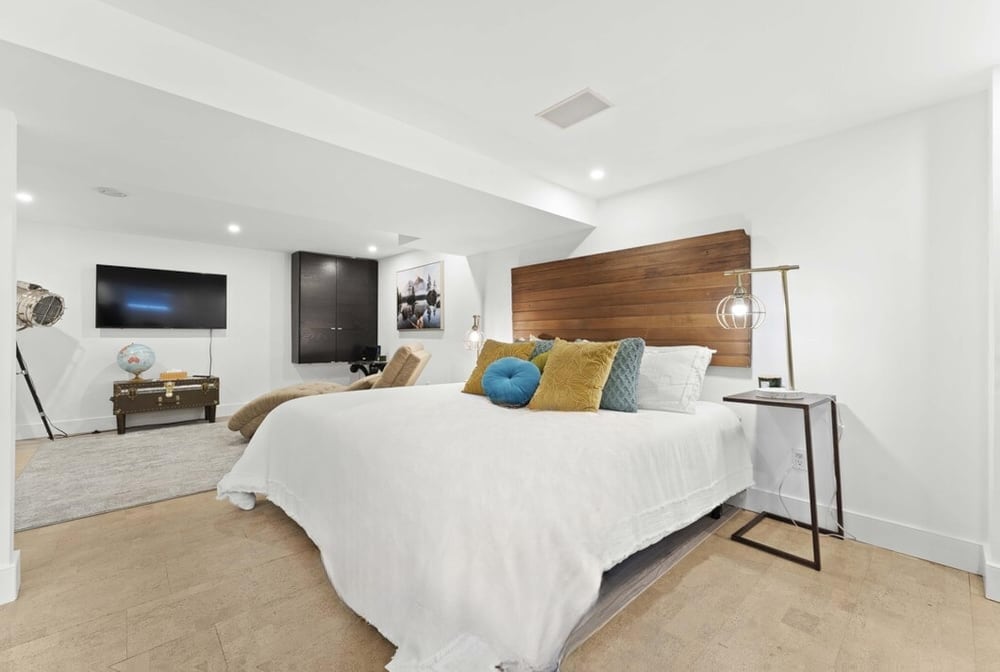 Specious Fully Private Studio apt With Laundry