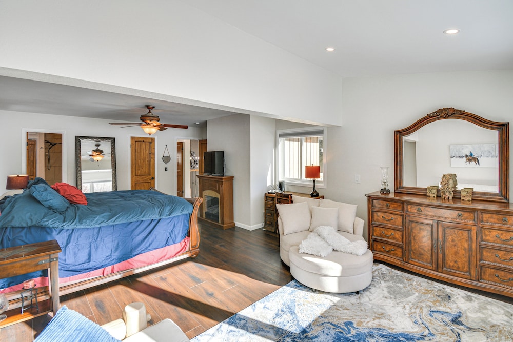 Mtn-view Patio & Hot Tub: Home in Avon