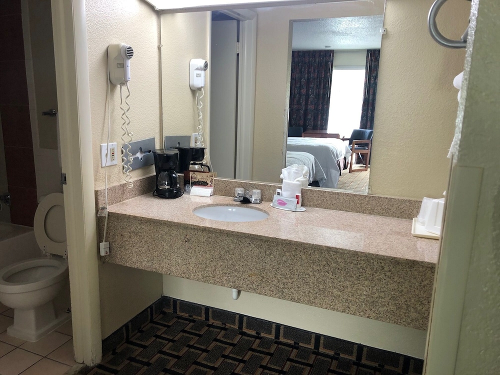 Budget Host Inn view 5