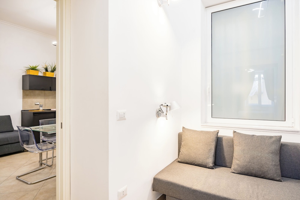 Chiaia Boutique Flat on Pedestrian Area by Napoliapartments
