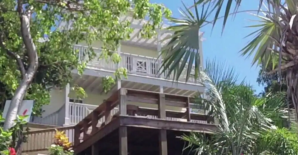 Island Seaside Suites