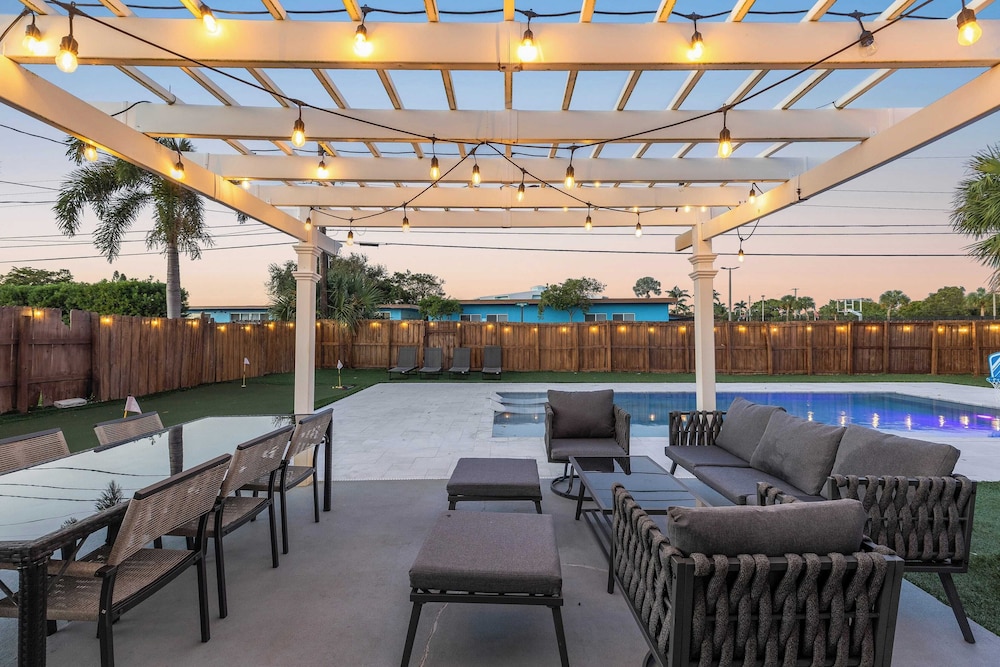 Pool, Hot Tub & Putting Green Near Deerfield Beach Oasis on Fourth by Avantstay