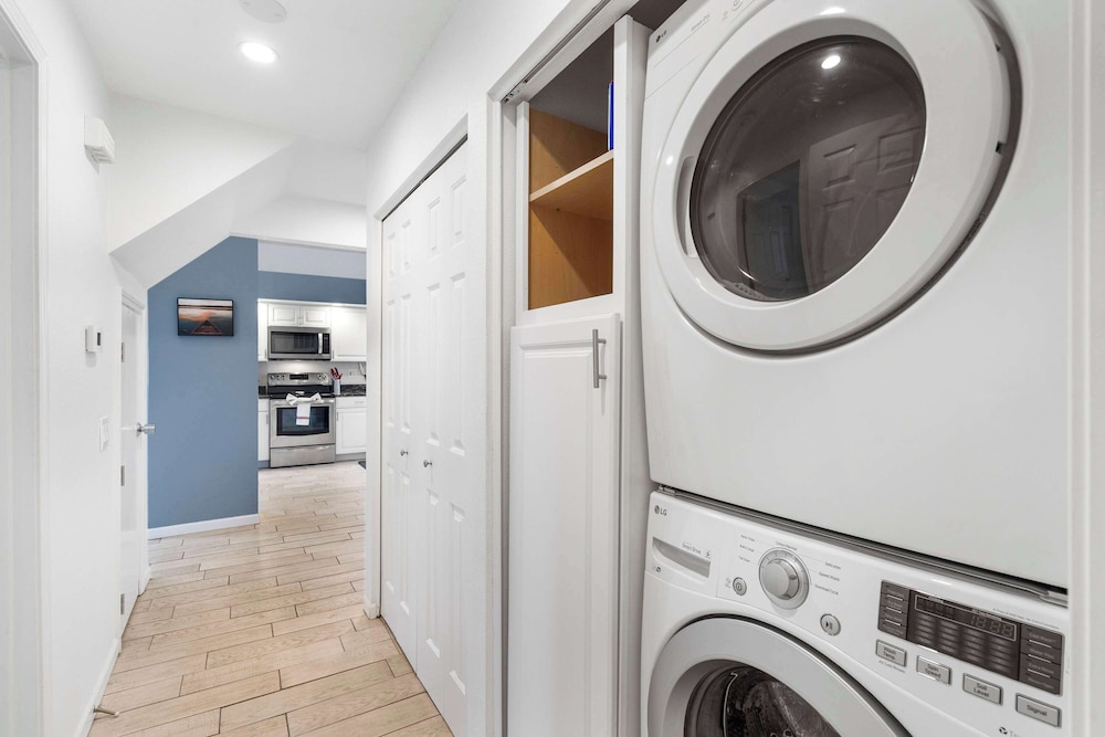 Vacay Getaway - Condo for 8