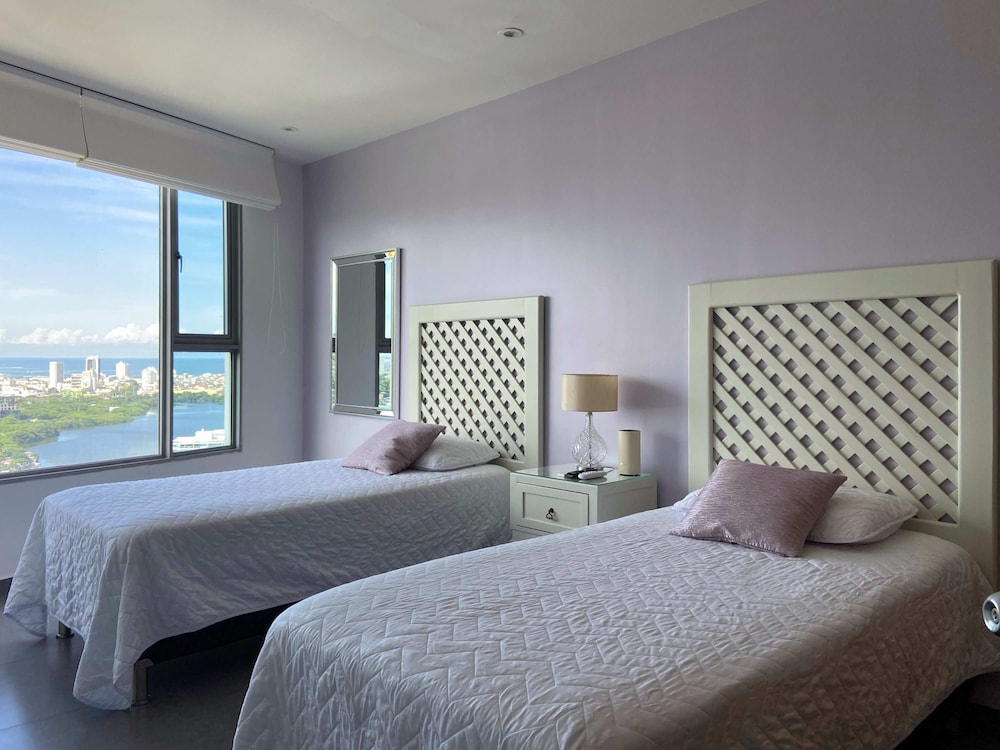 w Amazing 3BR w Ocean View in Marbella