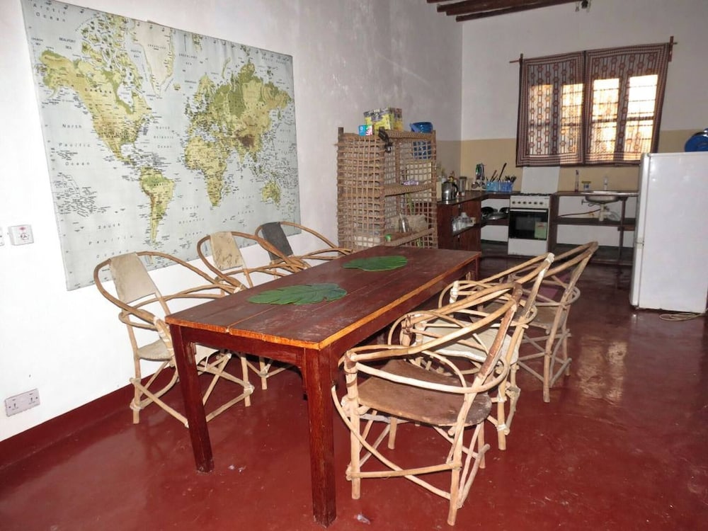 Room in Apartment - Relaxing Master Bedroom Ac In Quiet Shared House view 4