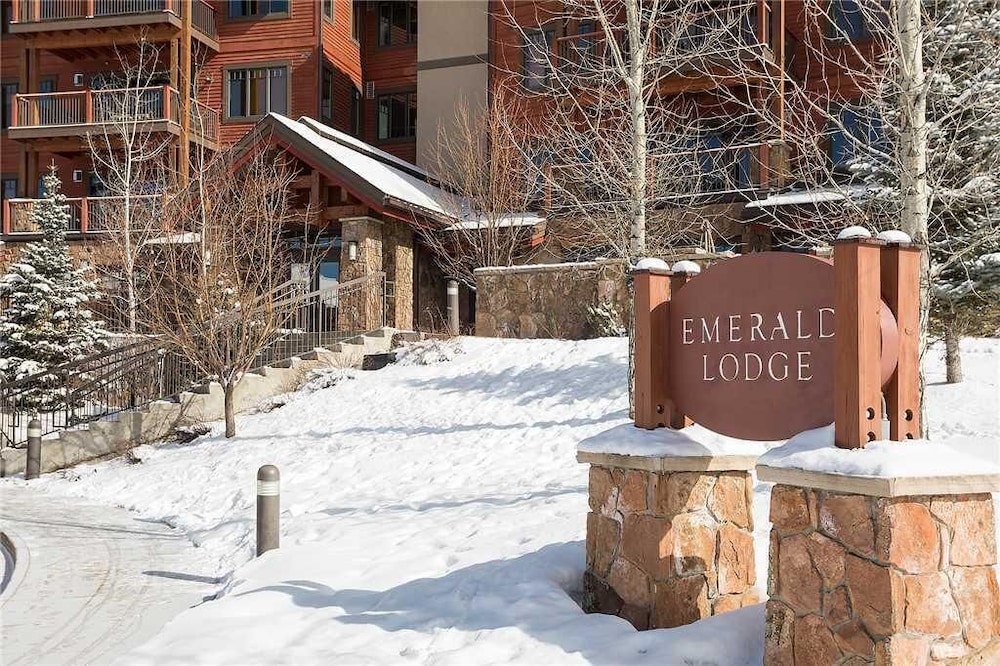 5111 Emerald Lodge, Trappeur's Crossing Apartment 2