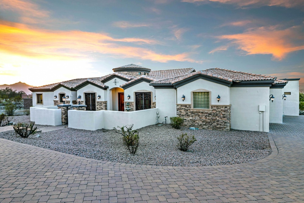 Pool & Spa: Pet-friendly Mansion in Phoenix! view 5