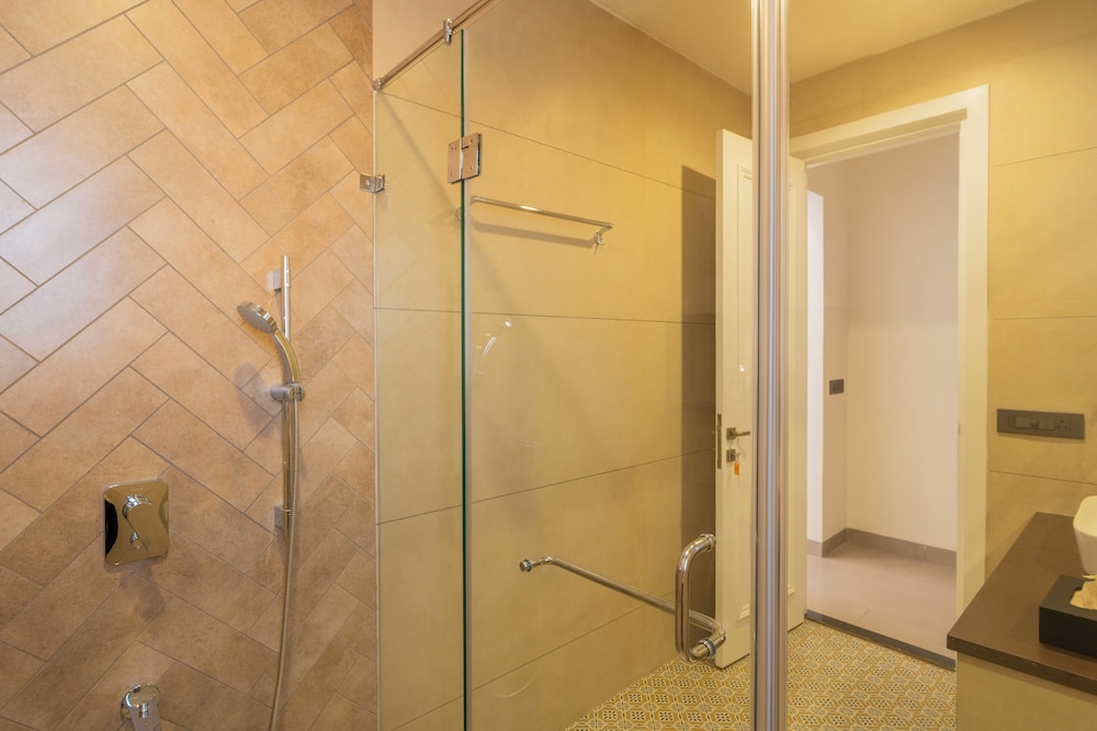 ELIVAAS Laguna Camellia | Luxe 4 BHK Villa Near Popular Beaches with Private Pool