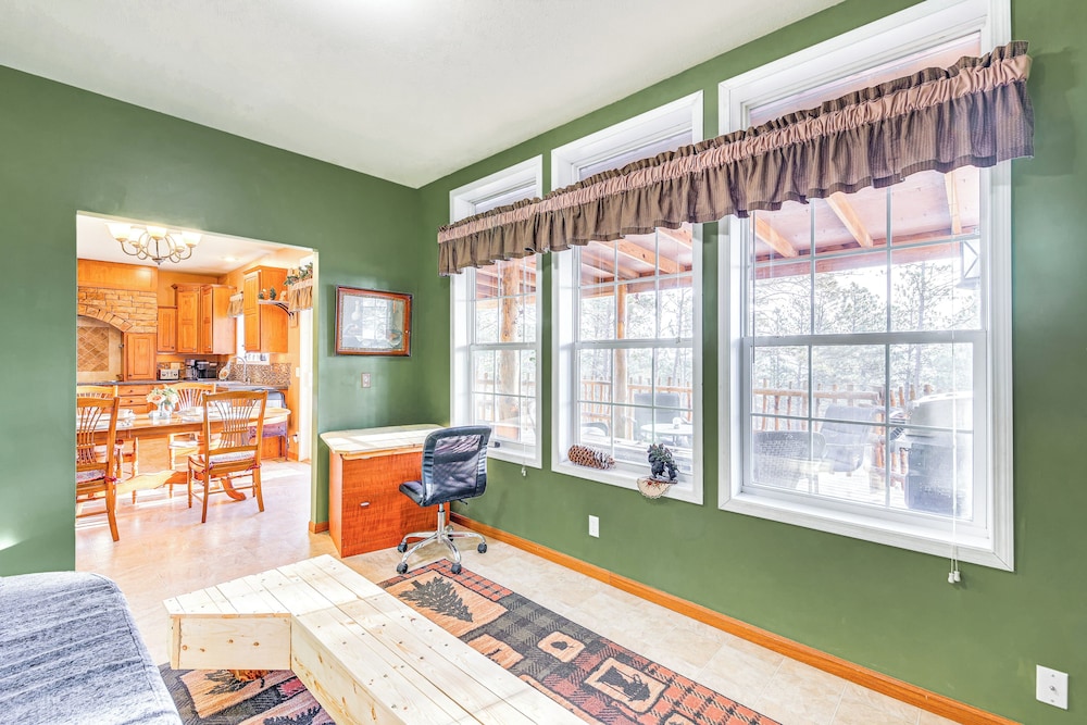 5 Mi to Town: Mtn-view Gem w/ Deck in Hot Springs