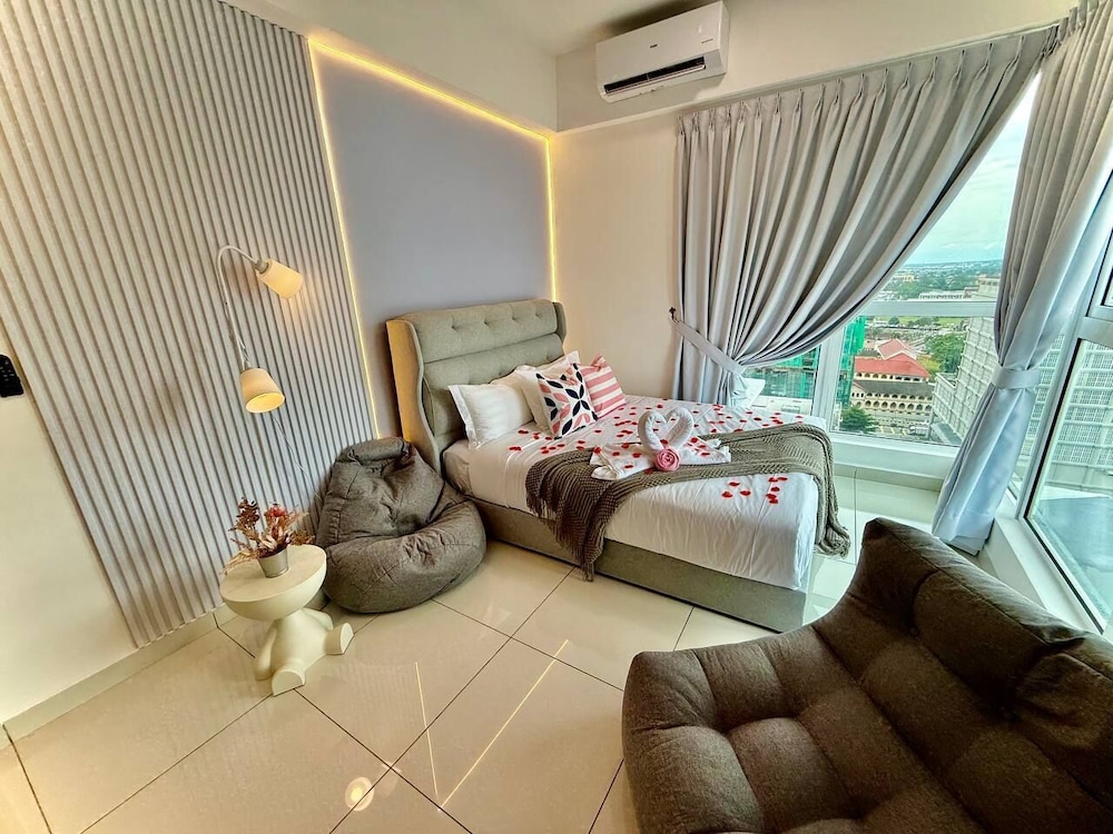 ICC Luxury Suites By Grab A Stay