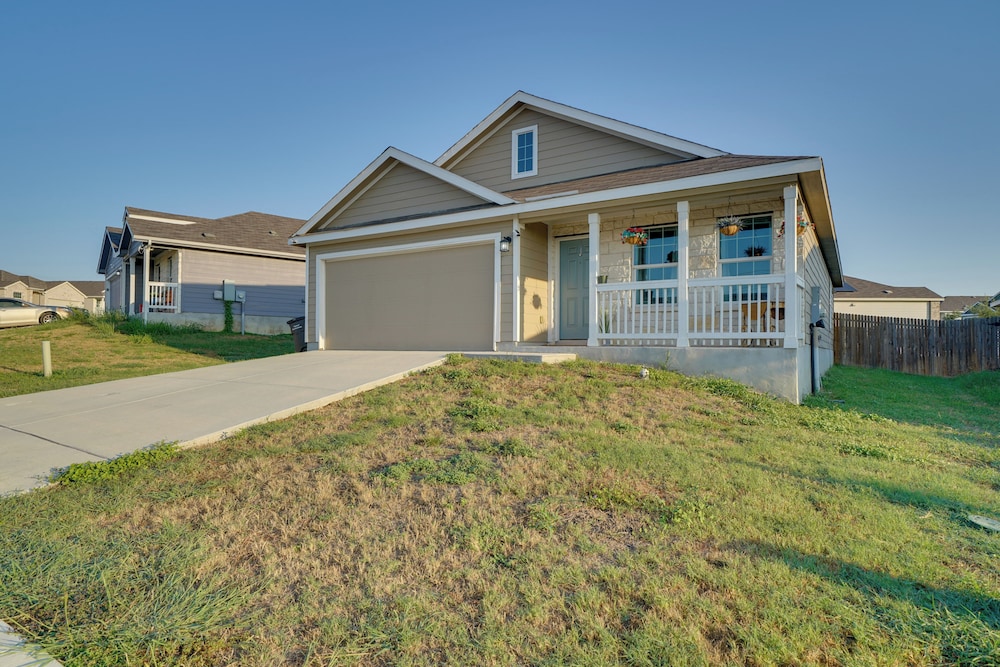 Easy Access to Dtwn San Antonio: Suburban Home