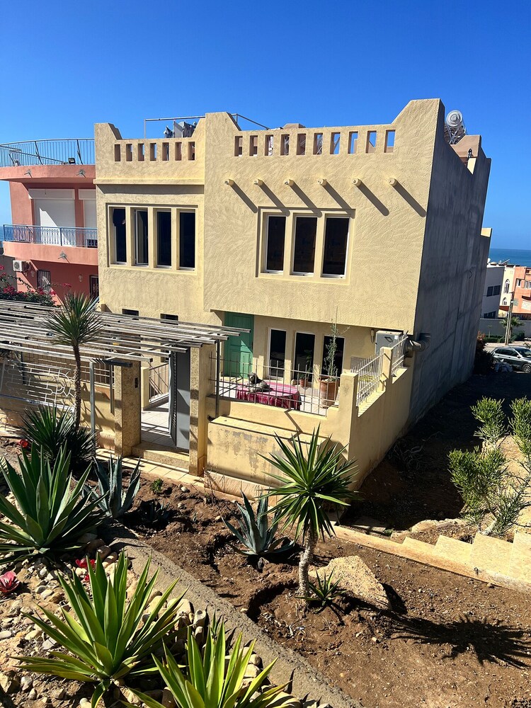 ART POiNT GUESTHOUSE