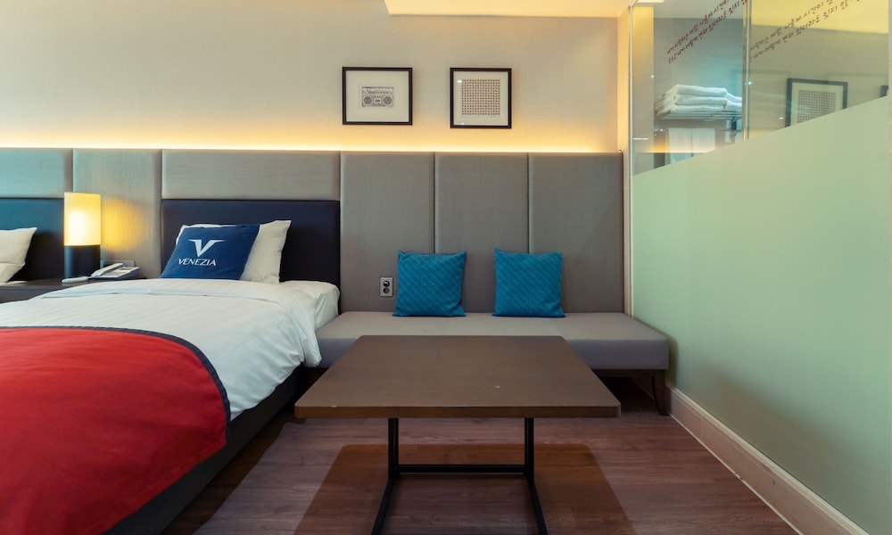 Venezia Hotel and Suite 20