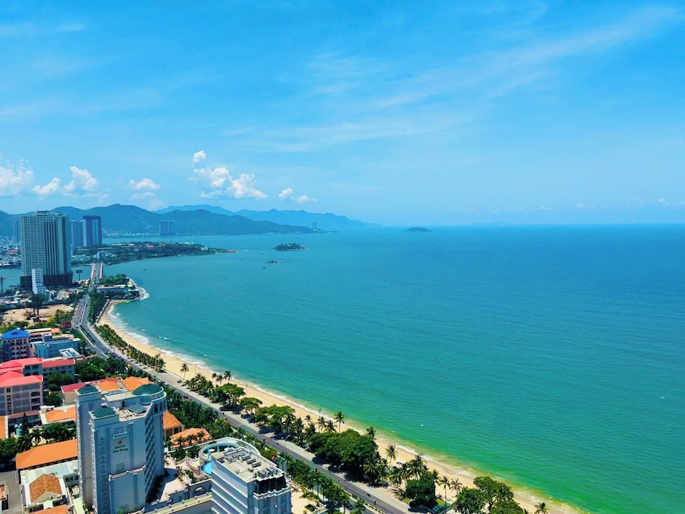 Gold Coast Balcony Serviced Apartment
