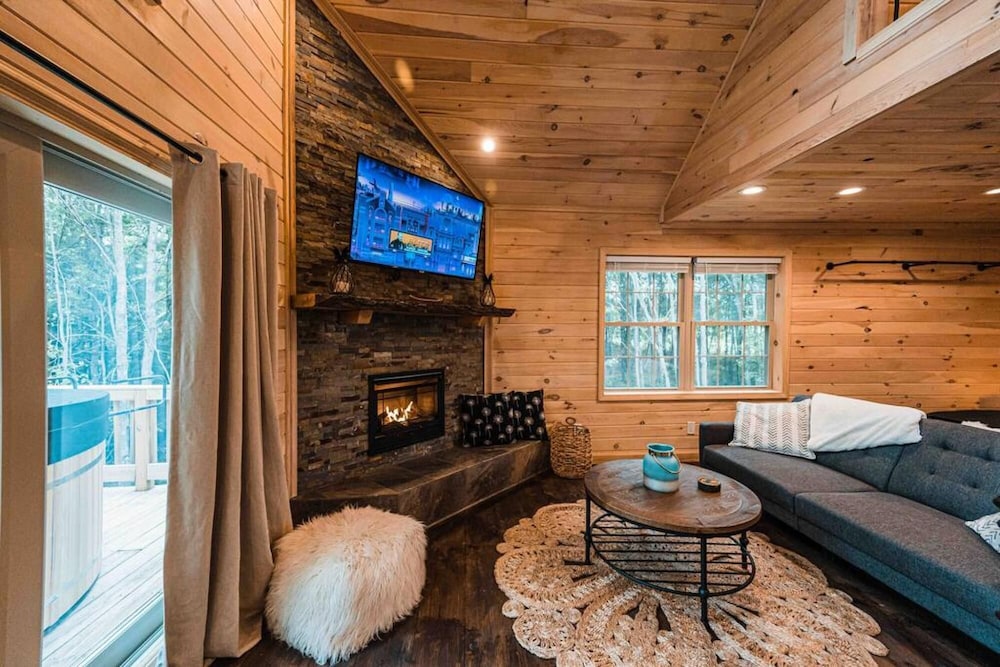 Moonlight Treehouse-amazing Views Private hot tub view 3