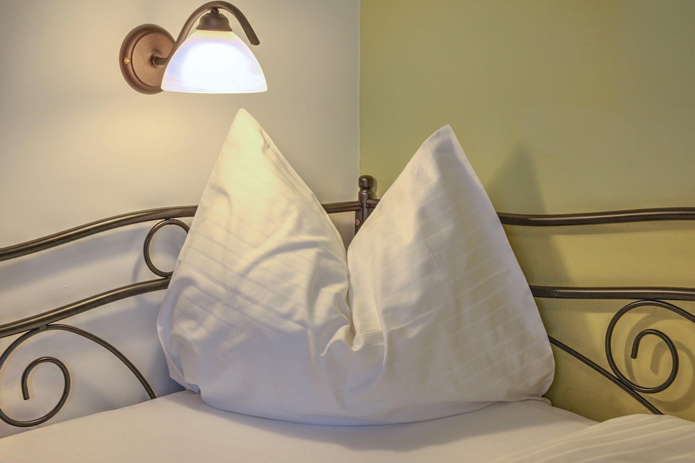 Tranquil Mountain Stay, Central & Sunny