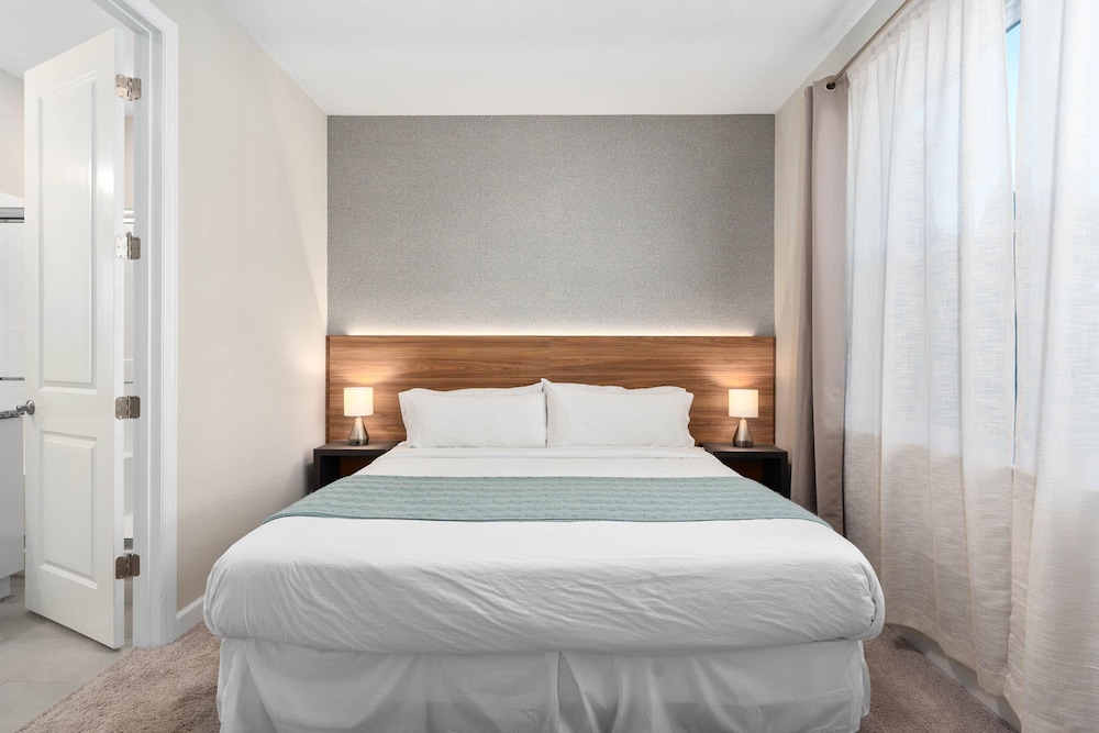 Super Close- Disney s Parks w Theme Rooms Pool