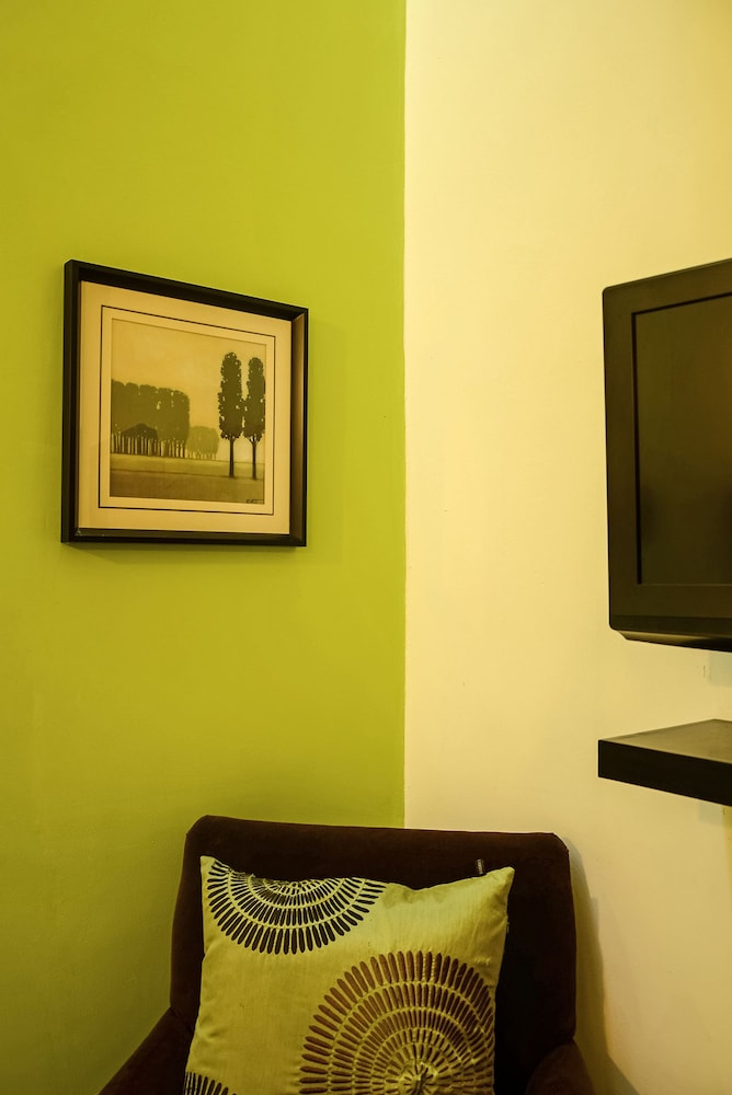 Ochenta Y Dos an urban bed & breakfast