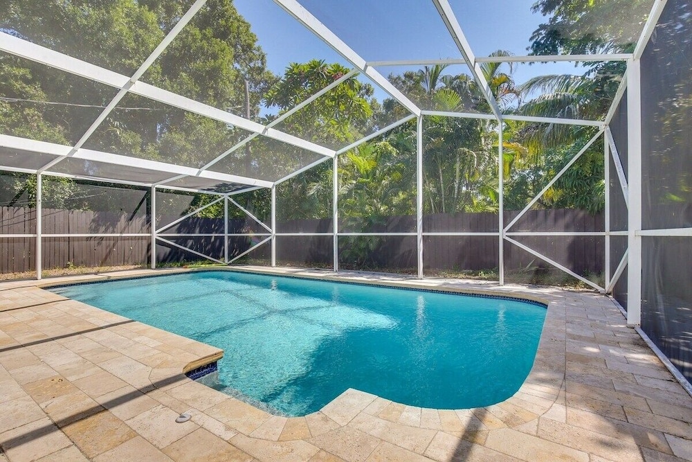 Oakland Park Oasis Heated Pool & Private Patio