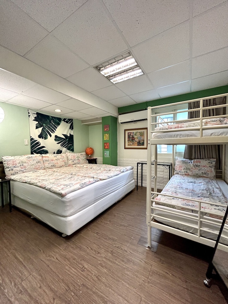 Ximen Triple Tiger Hostel