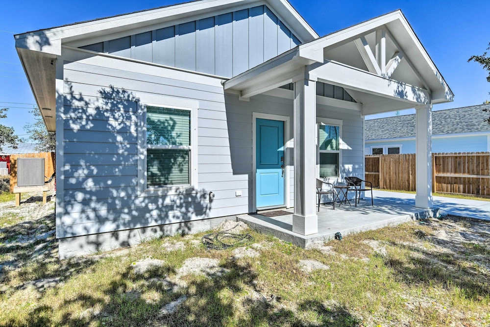 4 Mi to Boat Ramp: Charming Rockport Home view 3