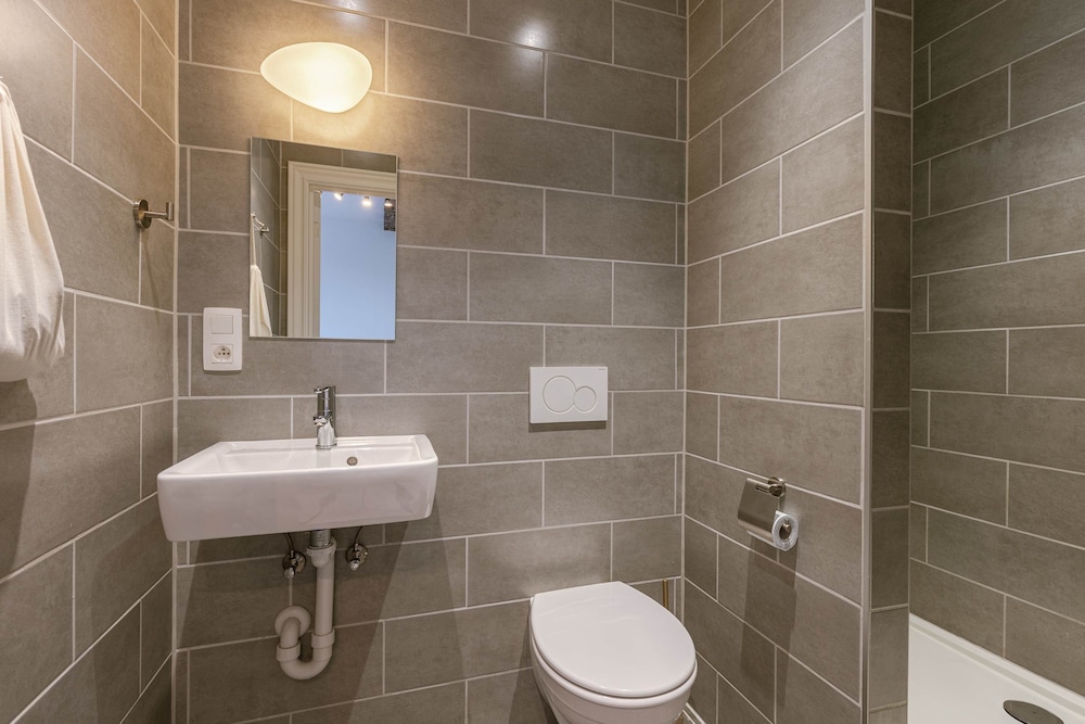 Bruges Vacations - Inviting and Bright Guest Room in City Center - Property Image 15