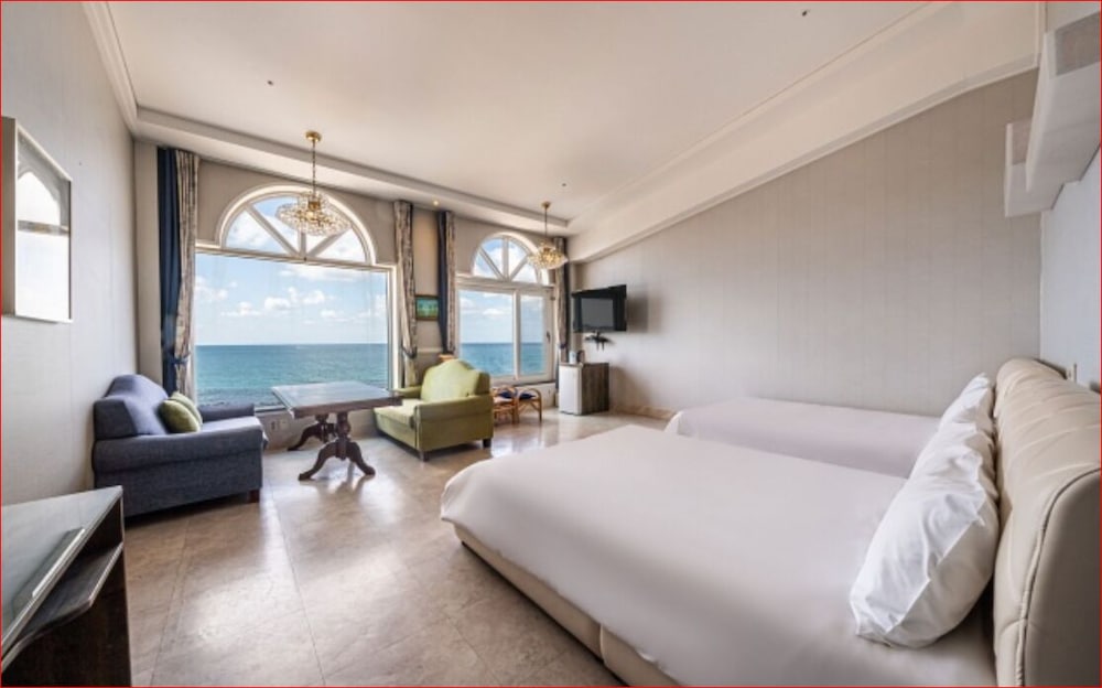 Hotel White House, Jeju City - 18