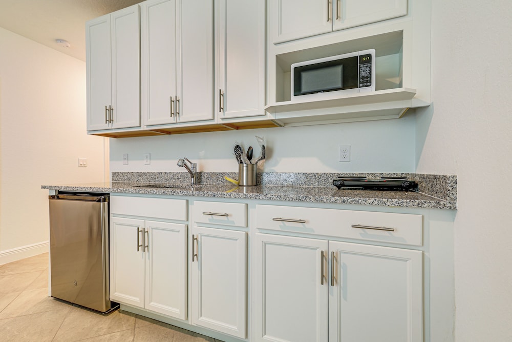 Beach-hop & Golf! Port St Lucie Apt w/ Shared Yard