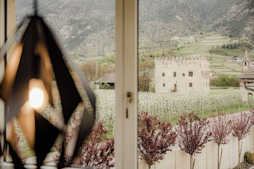 Amolaris Garden Loges & Guesthouse