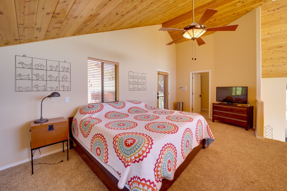 Cozy Pine Getaway w/ Fireplace  Mountain Views! - Property Image 25