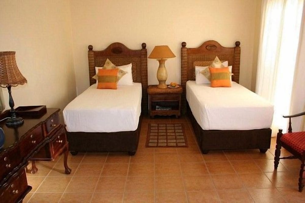 Fumanekile Lodge view 2