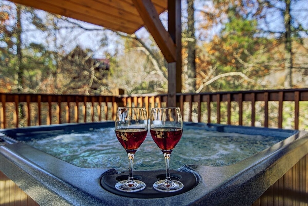 Mountain Romance - 1 Bedrooms, 1 Baths, Sleeps 4 Home by RedAwning