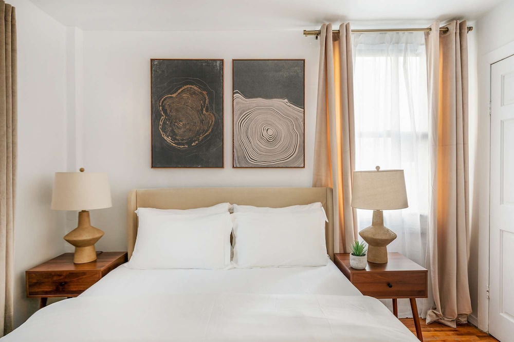 26-1c Gramercy Large 1BR WD