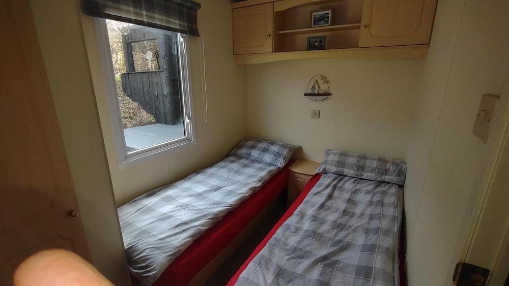 Charming 3-bed Caravan Cymtydu view 5