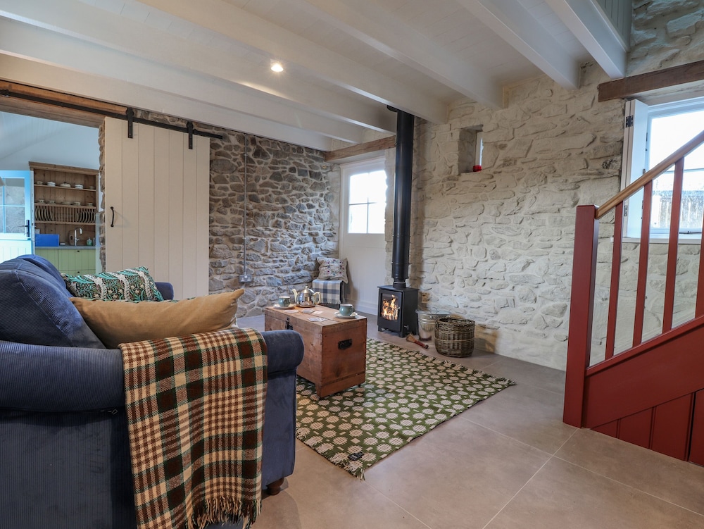 Dolwylan Barn