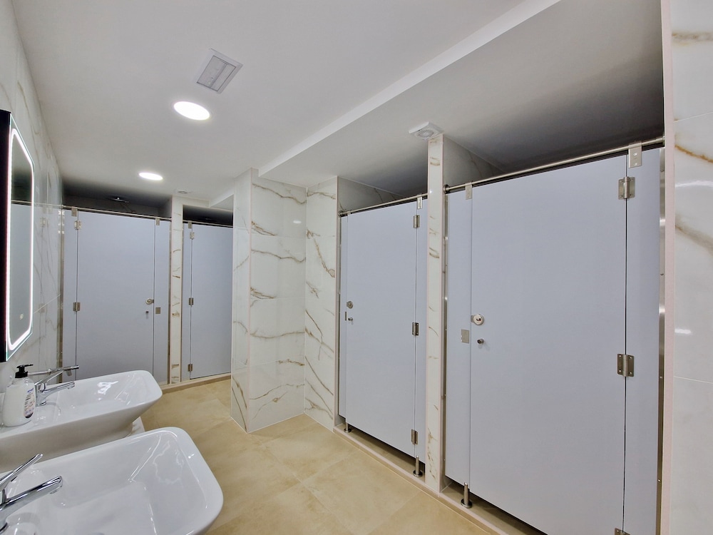 Velvet Hostel Business