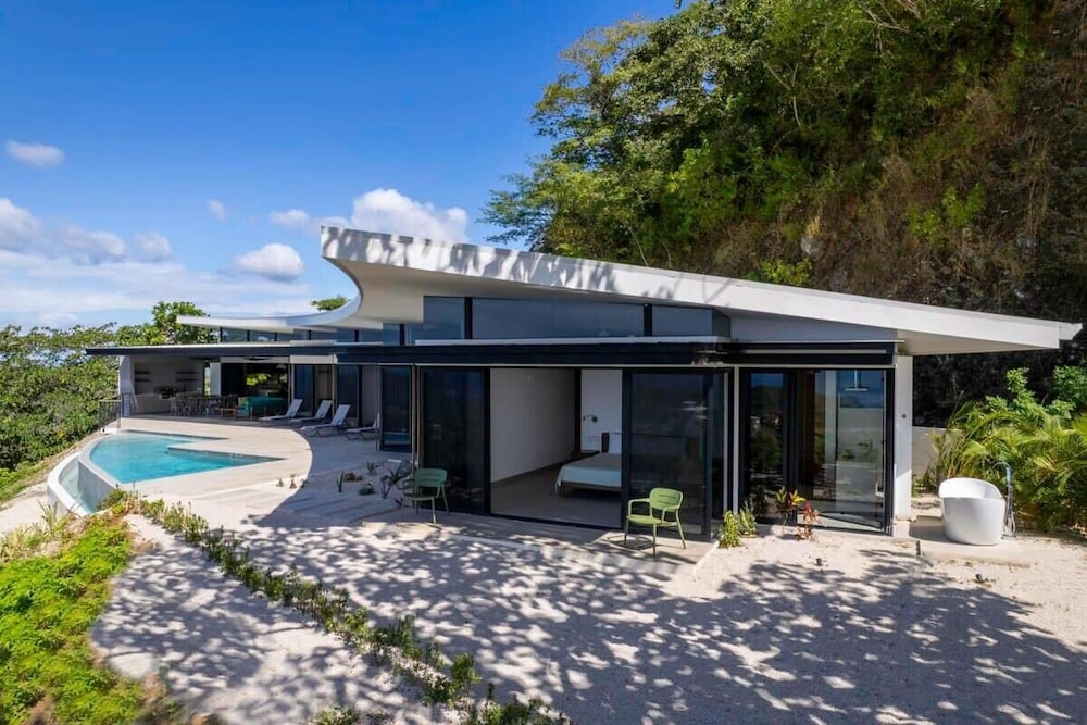 Luxurious Ultramodern Property with Private Suites, Infinity Pool, and Sweeping Ocean and Mountain Views