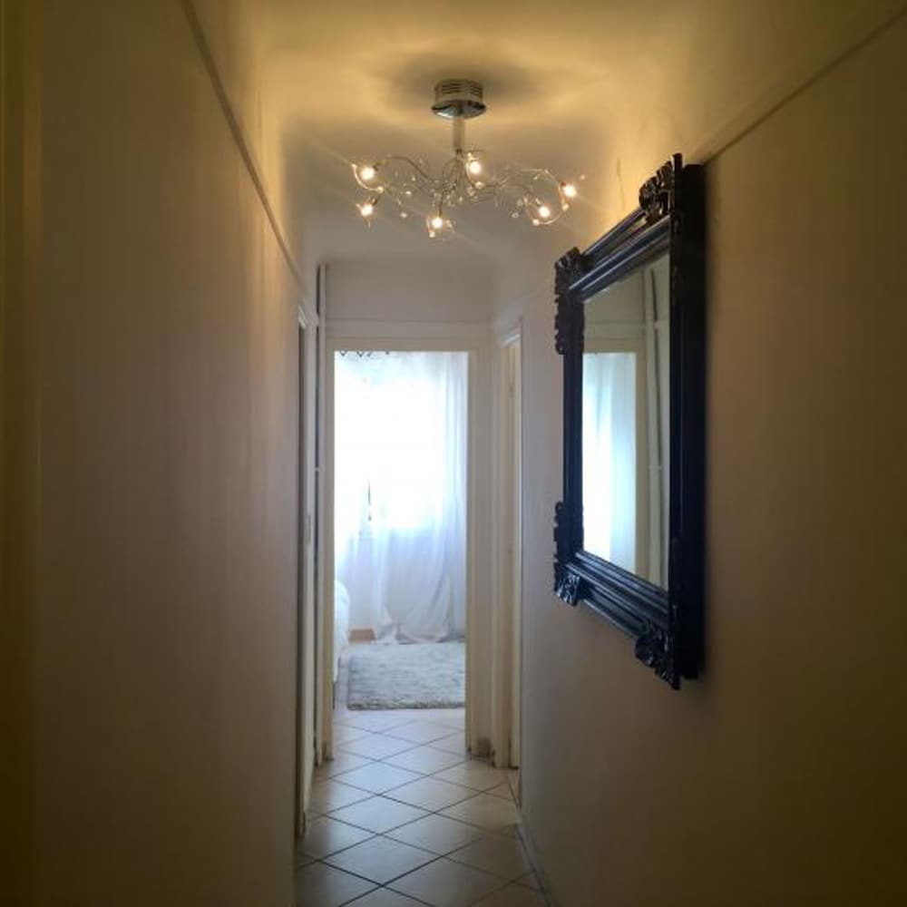 Pleasant 2 Bed Apartment in the Calm Palm Beach Area of Cannes With Beaches Nearby on all Sides - 1525