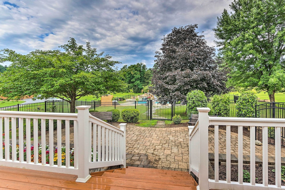 Charles Town Home w/ Private Pool Hot Tub - Property Image 16