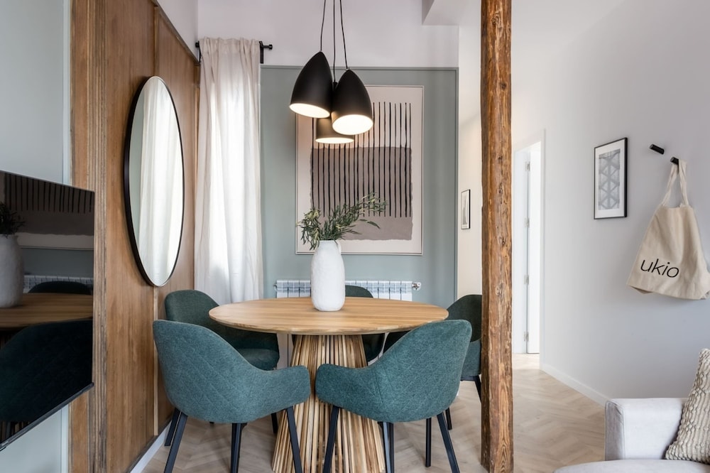 Ziggy - 3 Bedrooms and Terrace and Balcony in Trafalgar