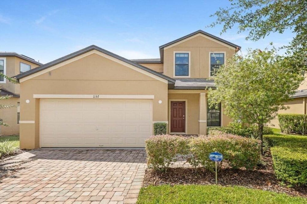 Luxury 4br Retreat W/ Pool, Game Room Near Disney 4 Bedroom Villa