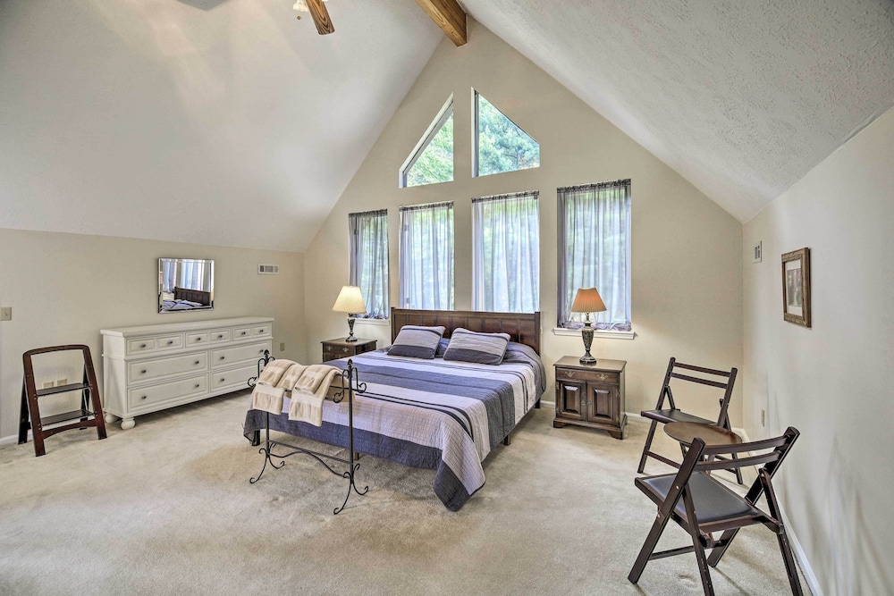 Secluded Mountain City Home w/ Deck & Views!