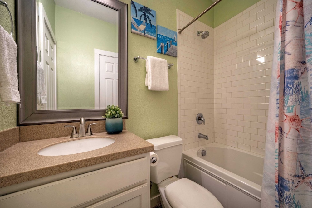 Sleeps 12 w/ Pool + Short Walk to Beach Costa Bahia Dual Retreat