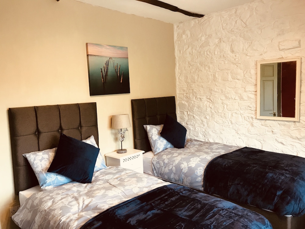 3 Bedroom Country Retreat - Dogs Welcome view 2